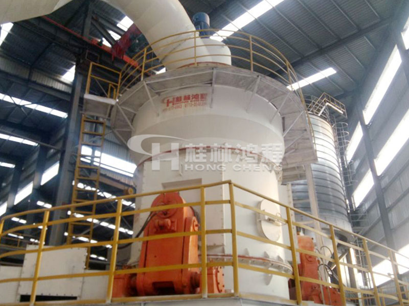 鉀長石礦，磨粉生產(chǎn)線，立式磨粉機，立磨，鉀長石磨粉機，磨粉設備，磨粉機械，桂林鴻程